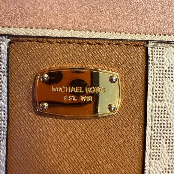 Michael Kors Logo Zip Card Holder Wallet - Picture 3 of 7
